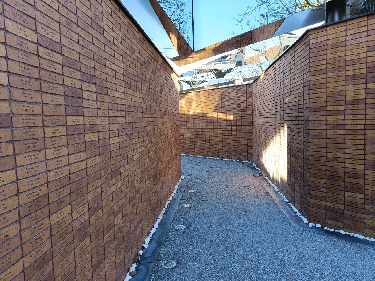 National Holocaust Names Memorial in Amsterdam - accessibilità